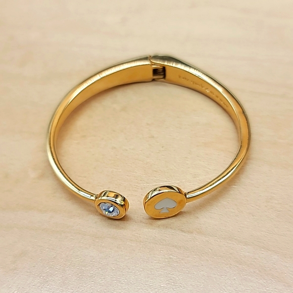 Kate Spade "SPOT THE SPADE โ ๏ธ " Gold Hinged Bangle w Inset Swarovski Crystal! - Picture 8 of 13